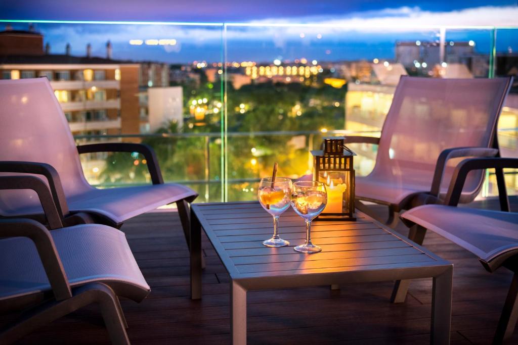 Esti koktélozás a teraszon